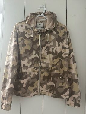Forever 21 Tan and Brown Camo Hooded Zip Jacket